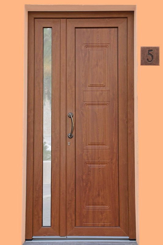 Tipologia serramenti: Porta d’ingresso a 2 ante - Profilo PVC: Piattaforma 70 - Colore: Rovere Gold - Accessori: Bronzo